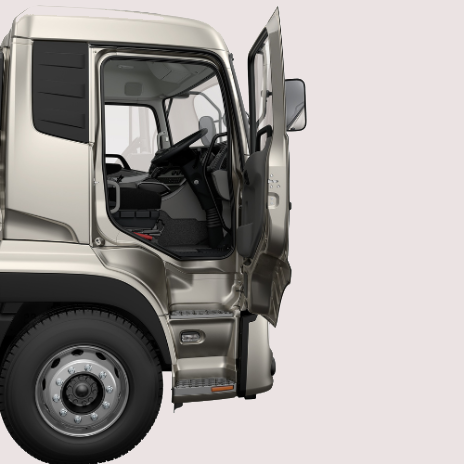 Siver trok kajuit met oop deur, stuurwiel en sitplekke sigbaar.